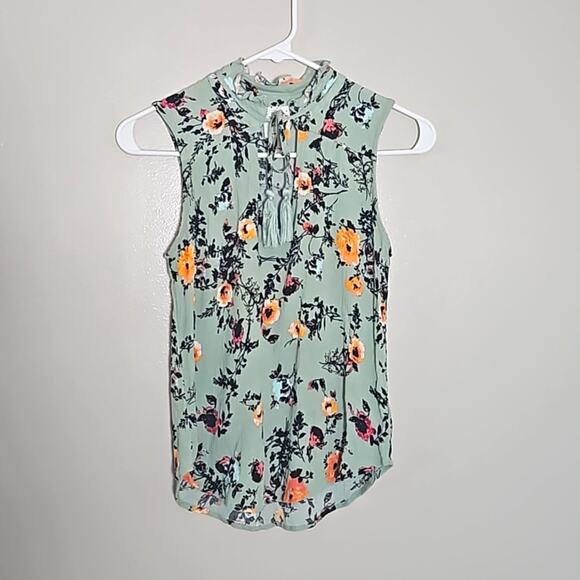 Self Esteem Green Floral Keyhole Sleeveless Crinkle Top Sz Medium - Picture 2 of 10
